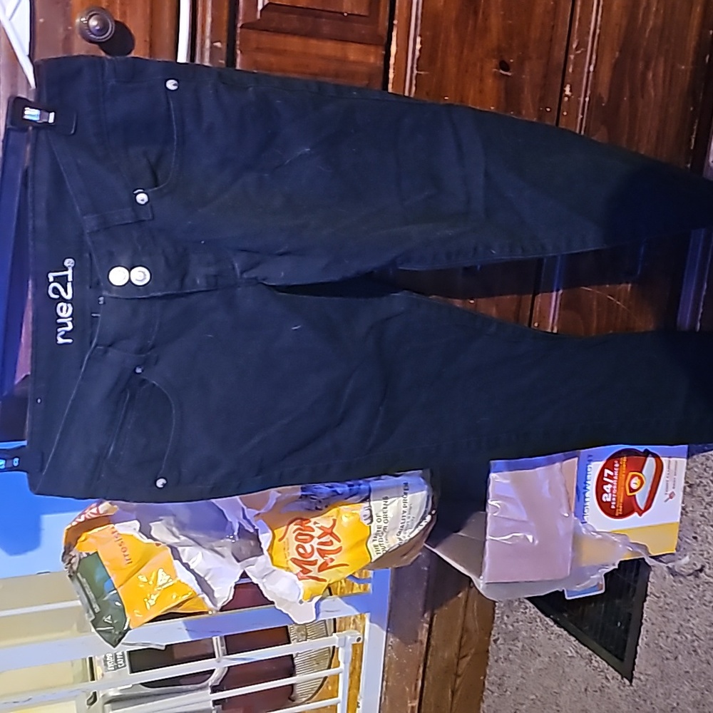 !!.         Ladies size 3/4 jeans